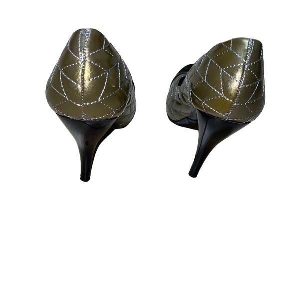 BCBGirls Quilted Black Cap Toe Leather Pump Heels Size 8.5B Army Green - Picture 6 of 15